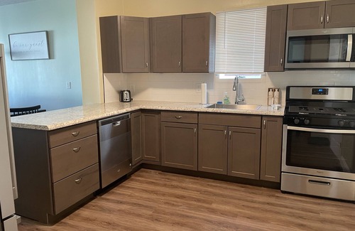 Ashtabula Casa | Beach themed home! Walking distance to the beach and Historic Ashtabula Harbor!