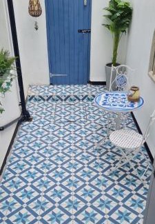 Folkestone Casa | Beach View, 4 bedroom house opposite the sea! Sleeps 10