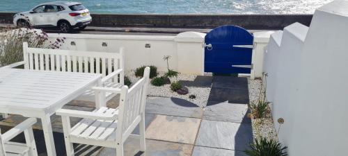 Folkestone Casa | Beach View, 4 bedroom house opposite the sea! Sleeps 10