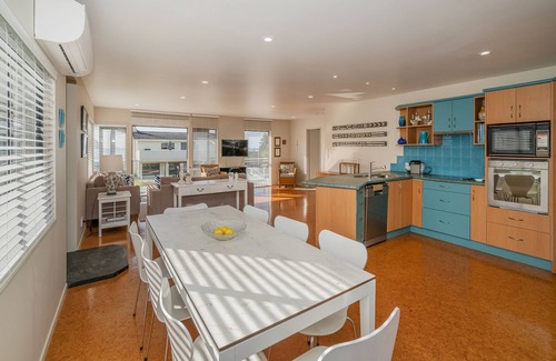 Pauanui Casa | Beach View Bliss - Pauanui Holiday Home