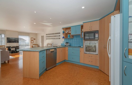 Pauanui Casa | Beach View Bliss - Pauanui Holiday Home