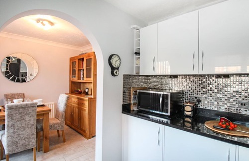 Wyke Regis Cabaña | BEACH VIEW HOUSE, family friendly, with a garden in Wyke Regis