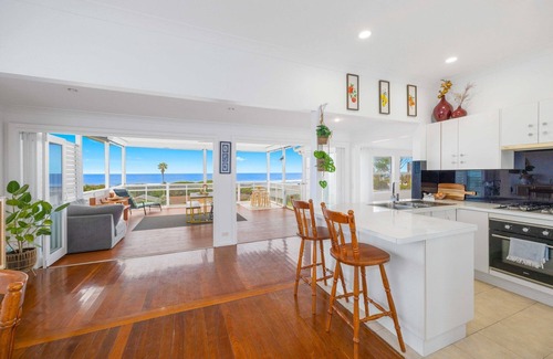 Lake Cathie Cabaña | Beach-View Lake Cathie seaside cottage
