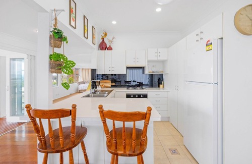 Lake Cathie Cabaña | Beach-View Lake Cathie seaside cottage