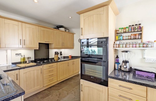 Middleton-on-Sea Cabaña | Beach View - sleeps 11 guests in 5 bedrooms