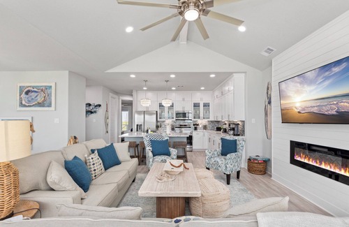 Indian Beach Casa | Beach View | Soccer Field | Putt-Putt | Pets