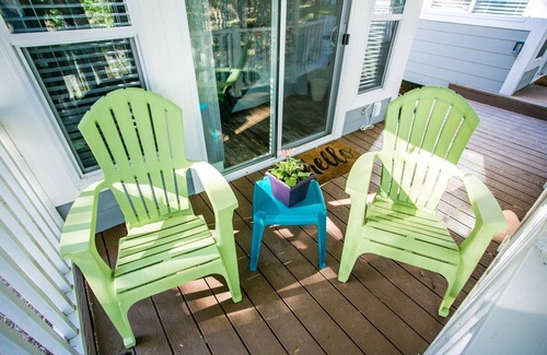 Steele Creek Cabina | Beach View Studio Cabin with Porch #12