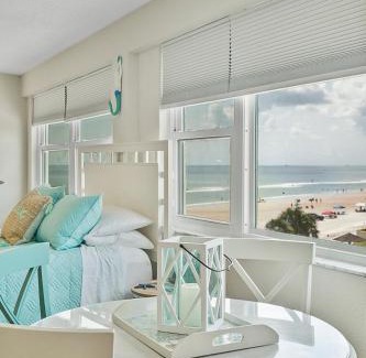 Daytona Beach Shores Apartamento | Beach Views by Day , Star Gazing by Night - Hawaiian Inn Beach Resort