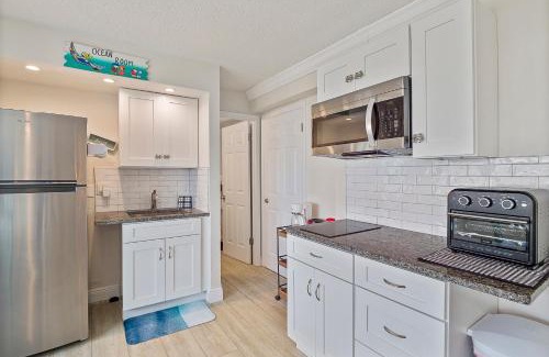 Daytona Beach Shores Apartamento | Beach Views by Day , Star Gazing by Night - Hawaiian Inn Beach Resort