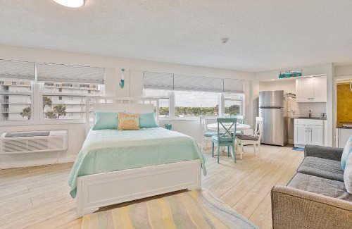 Daytona Beach Shores Apartamento | Beach Views by Day , Star Gazing by Night - Hawaiian Inn Beach Resort
