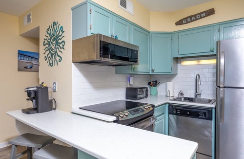 McCutcheon Field Condominio | Beach, Views, and Relaxation at "What The Shell"!