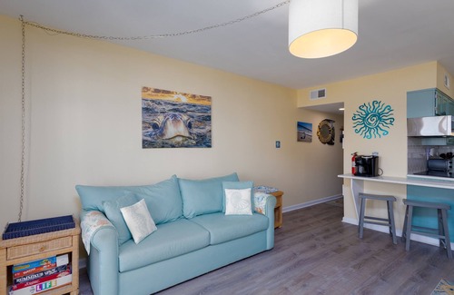 McCutcheon Field Condominio | Beach, Views, and Relaxation at "What The Shell"!
