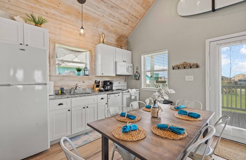 Galveston Casa | Beach Views/Walk to Beach/Entertainment/Cozy - The Salty Starfish