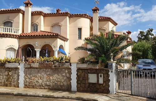 Miami Platja Villa | Villa en la playa con piscina de hasta 6 pers., La mejor ubicación junto al mar, sin tráfico y ambiente