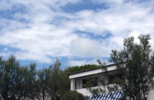 Cucco-Riviere Villa | Villa de playa frente a la isla de Cirella con jardín y parking privado.