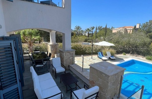 Neo Chorio Villa | Beach Villa Private Pool A/C Wifi Tennis Court Sea Views Near Latchi
