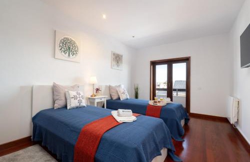 Vila Cha Casa | Beach Villa with Jacuzzi & Garage by HostWise