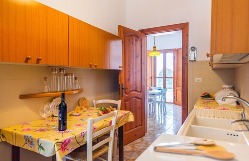 Torre Suda Villa | Villa en la playa con piscina privada, rodeada de un gran jardín verde y tranquilo