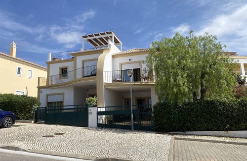 Alvor Villa | Villa con vistas al mar y a poca distancia de la playa.