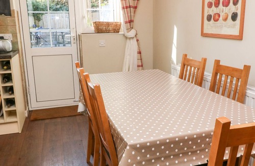 Gorran Haven Cabaña | BEACH WAY COTTAGE, family friendly, with a garden in Gorran Haven