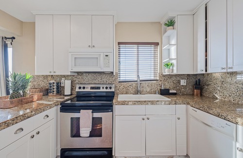 Sunset Cliffs Casa | Beachcliff 6 by AvantStay | Minutes to Ocean Beach