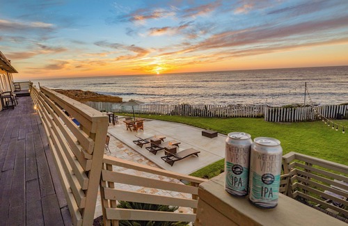 Sunset Cliffs Casa | Beachcliff 7 by AvantStay | Oceanfront Views!