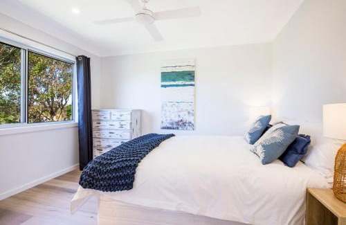 Currarong Casa | Beachcomber at Currarong - Pet Friendly - 5 Mins Walk to Currarong Rockpools