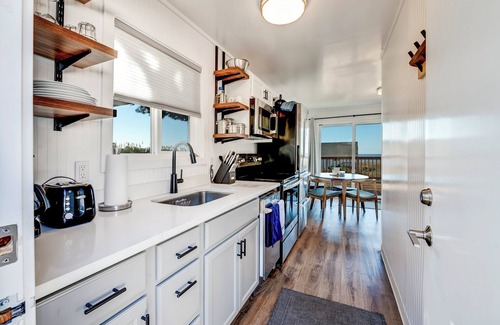 Yachats Cabaña | Beachcomber: Beachfront Escape Unit #5