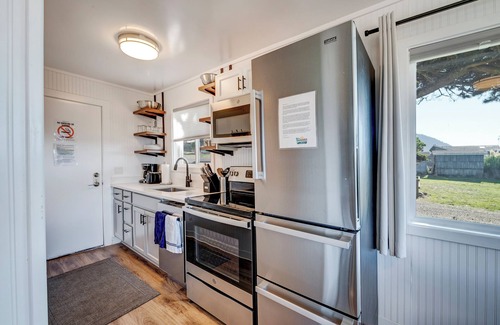Yachats Cabaña | Beachcomber: Beachfront Escape Unit #5