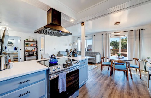 Oregon Coast Cabaña | Beachcomber: Beachfront Escape Unit #6