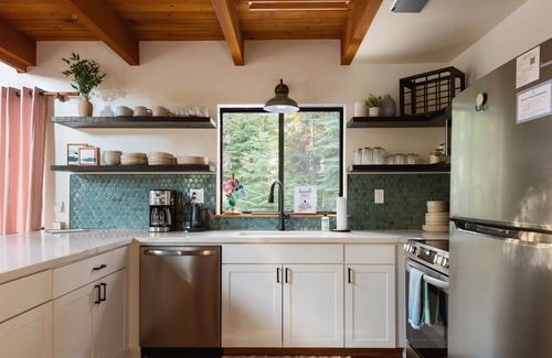 Fish Camp Cabina | Beachcomber Cabin A-Frame 2 miles from Yosemite