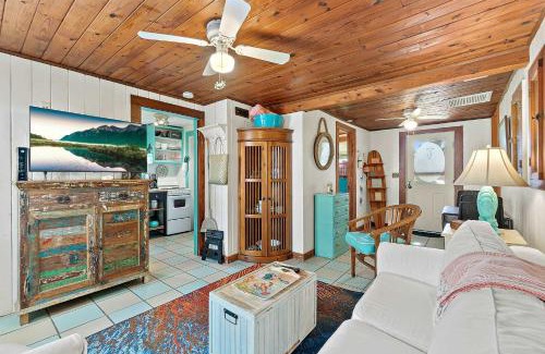Vilano Beach Casa | Beachcomber Oasis l 1930s Cottage l 1 min to Beach