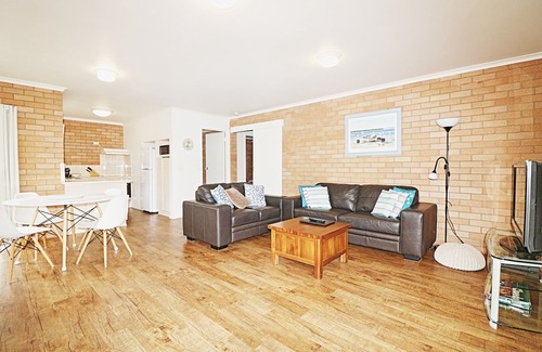 Merimbula Apartamento | Beachcomber - Unit 1 Pet Friendly Apartments Located on Fishpen