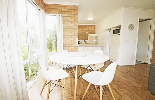 Merimbula Apartamento | Beachcomber - Unit 1 Pet Friendly Apartments Located on Fishpen