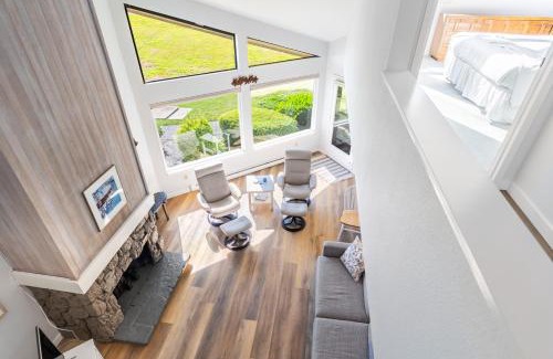 Freeland Casa | Beachcombers Bliss by AvantStay Steps to the Beach Ocean Views