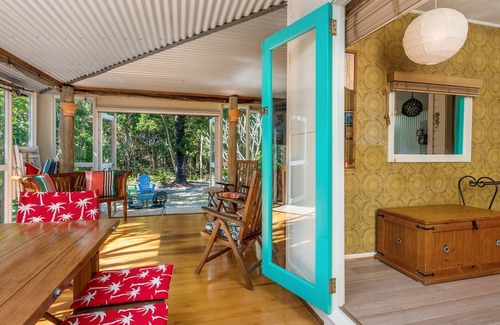 Suffolk Park Cabaña | Beachcombers Cottage - beachfront pet retreat