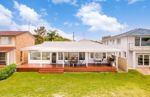 Salamander Bay Casa | Beached Inn Spacious beach front house