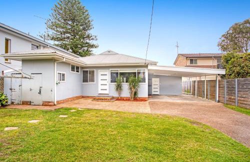 Salamander Bay Casa | Beached Inn Spacious beach front house