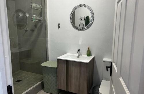 Kleinmond Apartamento | BEACHees - cute central cottage