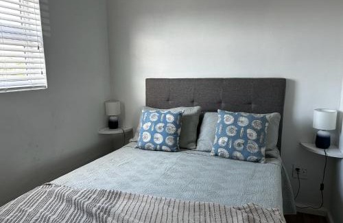 Kleinmond Apartamento | BEACHees - cute central cottage