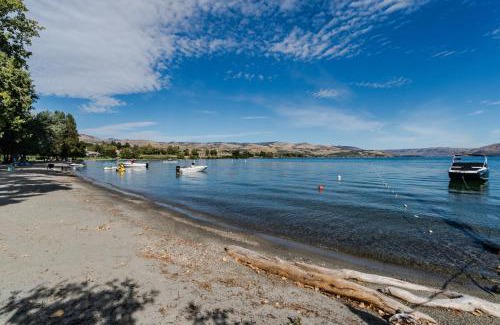 Wapato Point Casa | Beaches and Breezes on Wapato - 4 Bed 4 Bath Vacation home in Wapato Point