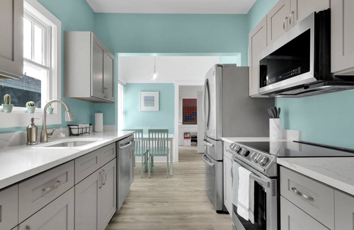 Palm Harbor Casa | Beaches, Downtown, Breweries, Trail, Gameroom, Bikes, Kayaks & Fully Renovated!