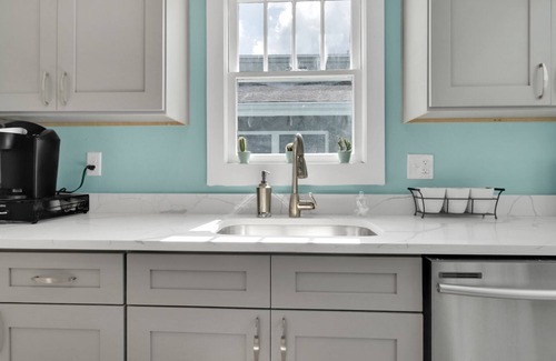 Palm Harbor Casa | Beaches, Downtown, Breweries, Trail, Gameroom, Bikes, Kayaks & Fully Renovated!