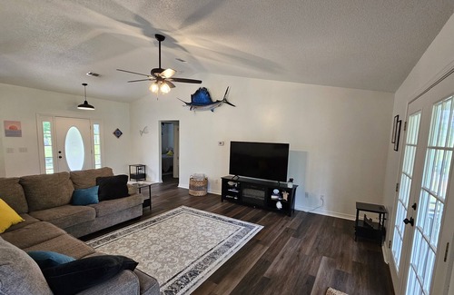 Florida Panhandle Casa | Beaches, River, Biking, Fishing, Gaming, Fire Pit plus the amenities of Home