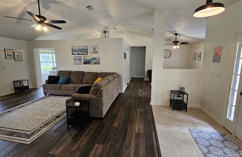 Florida Panhandle Casa | Beaches, River, Biking, Fishing, Gaming, Fire Pit plus the amenities of Home