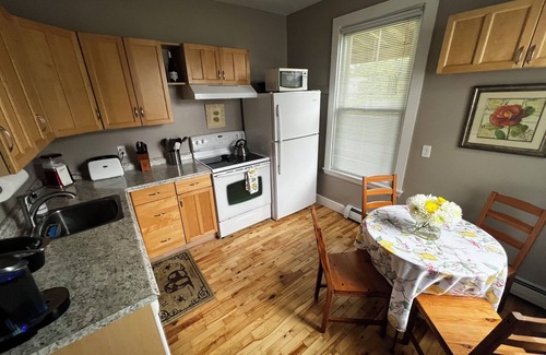 Cape Elizabeth Casa | Beaches, Trails, Lighthouses, Lobster, Tranquil, Immaculate, Quiet.