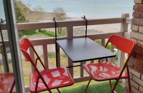 Etables-sur-Mer Apartamento | Beachfront apartment with full sea view
