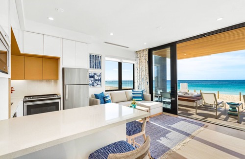 West End Village Condominio | Beachfront 1-Bedroom + Hot Tub at Award-winning Tranquility Beach on Meads Bay