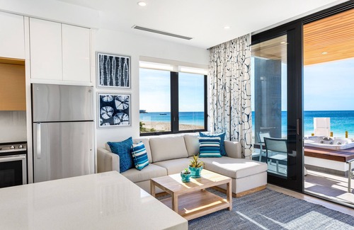 West End Village Condominio | Beachfront 1-Bedroom + Hot Tub at Award-winning Tranquility Beach on Meads Bay