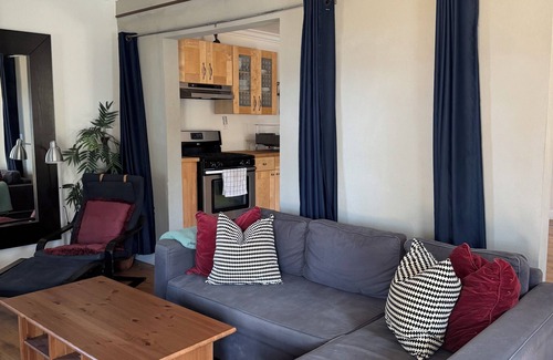 West End Apartamento | Beachfront 1-bdr 1-bath "Sea Breeze Suite" 100 ft from the Ocean with a Pool!